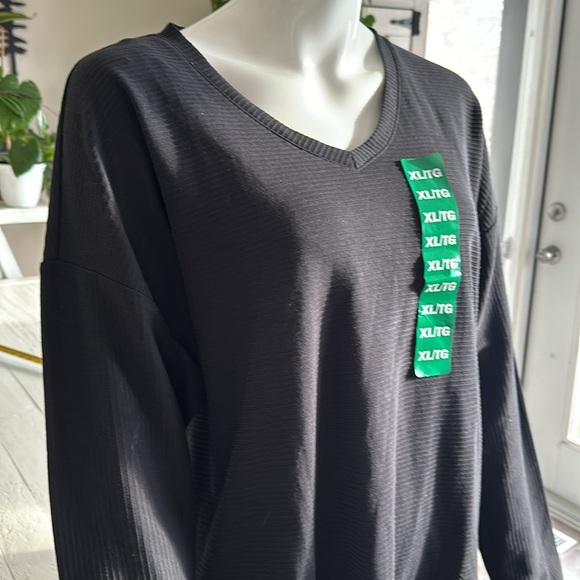 Ellen Tracy size XL ribbed, black, long sleeve V-neck shirt NWT slits I. Side - Picture 2 of 11